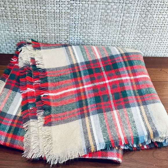 🌟2xHP🌟NWOT Red & Tan Tartan Plaid Large Square Acrylic Scarf Wrap - Picture 5 of 7